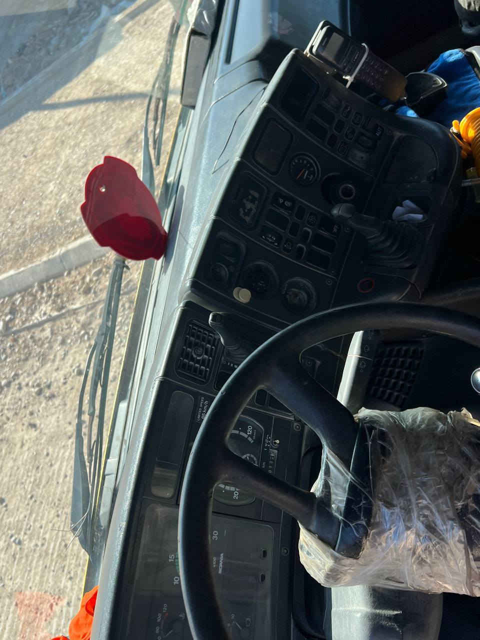 سلام عليكم سكانيه وعربانتهه رتفاع العربانه مترين وخمسه وثمانين بدون جهاز سعر 160وبيهه مجال ***********
