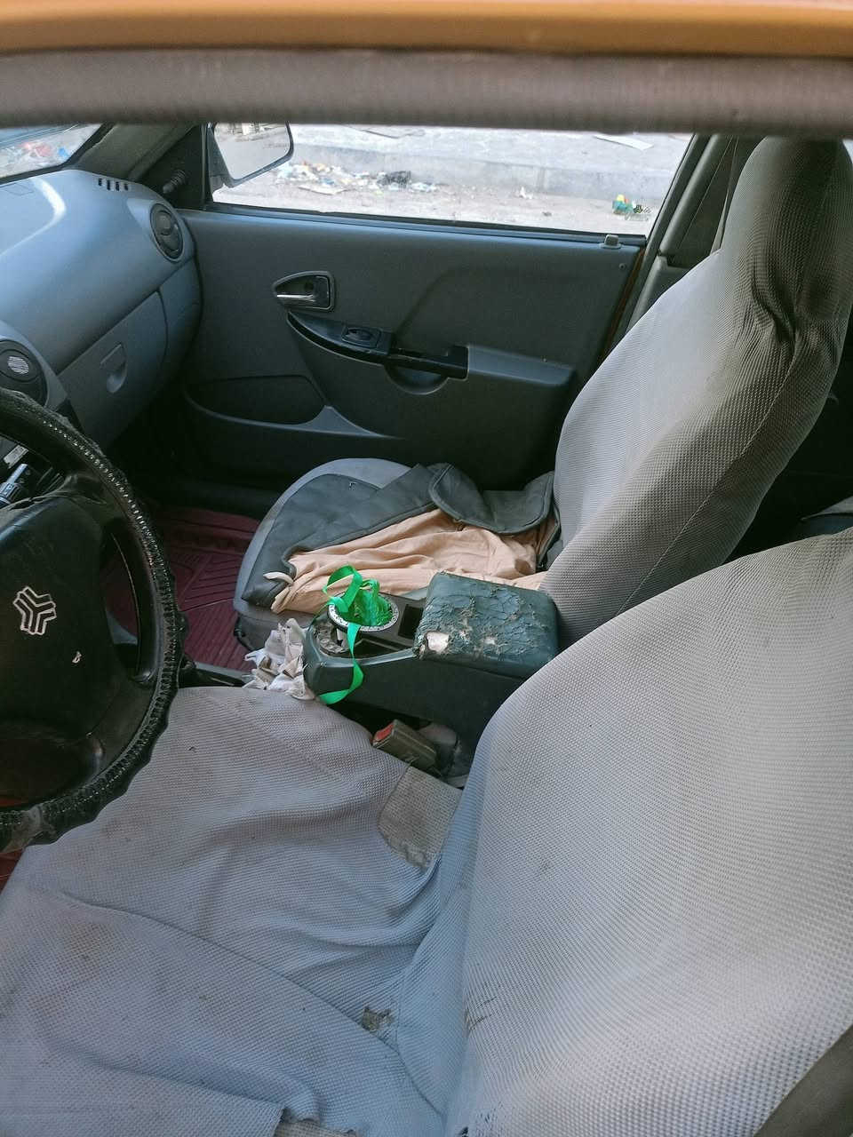 سايبه 14 كير محرك بحاله جيده سياره خير من الله بيه شويه خياسات بأربع سياره مناسبه وما متعوبه اروح ورجع بيه لدوام الاستفسار *********** السعر 20 بيه مجال بصيط عنوان بصره الكزيزه
