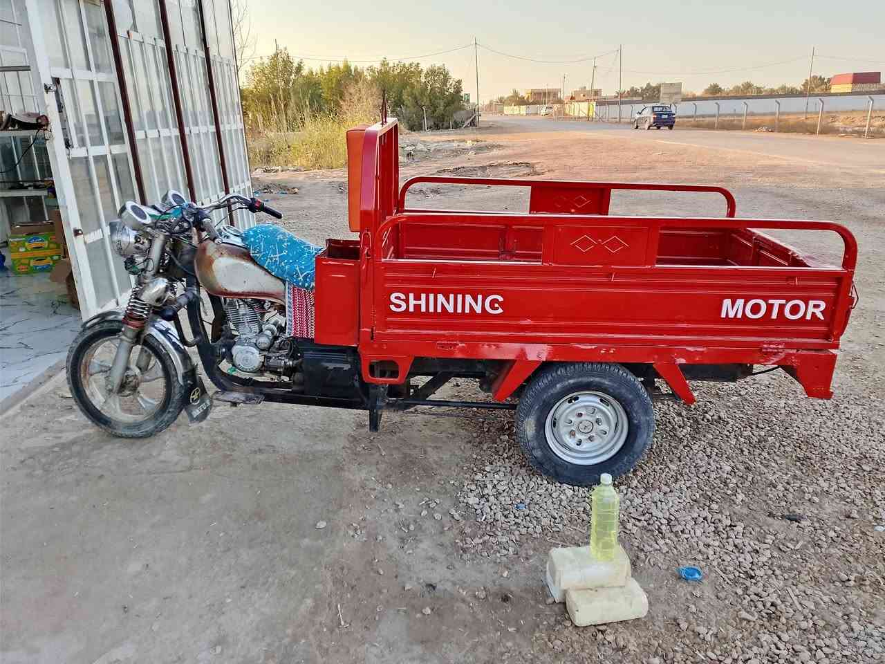 ستوته موديل 16مكينه 24 بيها خيط بخار (الشاصي مكفول) البدي مصبوغ حراري مااذب عليها ربع شغل واطلع السعر   واحد و200 وبيها مجال للطيبين العنوان السنيه. السياحي 
***********
