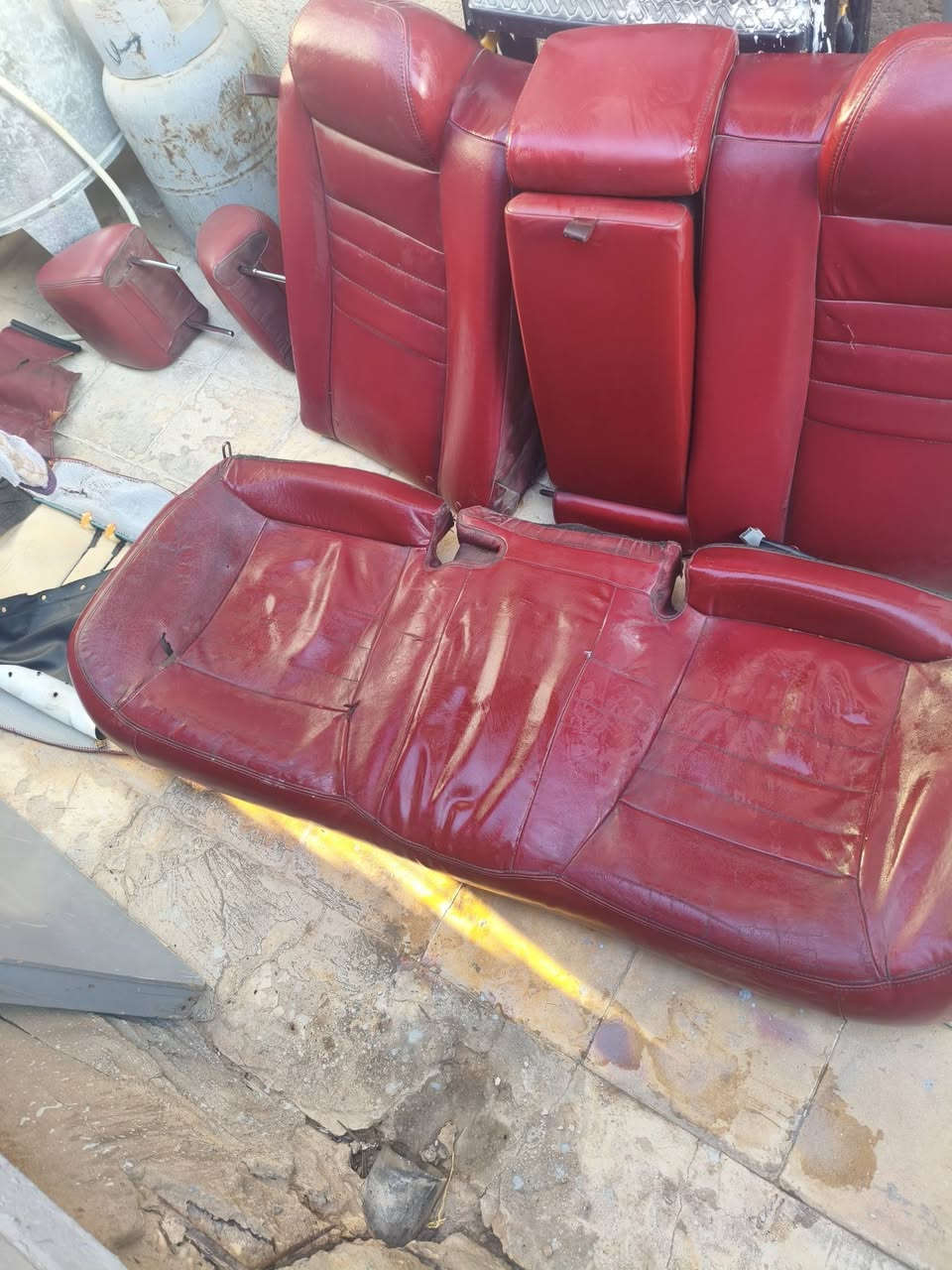 سلام عليكم غراج جارجر من 11 الئ 14 كشنات خلفيه ماطورات كشنات بنواعه عندي تكم تحكم كشنات الجهتين السائق ولبصفه مالات حزام الامان شرط كلهن اصليات  لان انه ممحتاجهن اليحتاجهن يقيم وياخذ مكاني ميسان ***********
