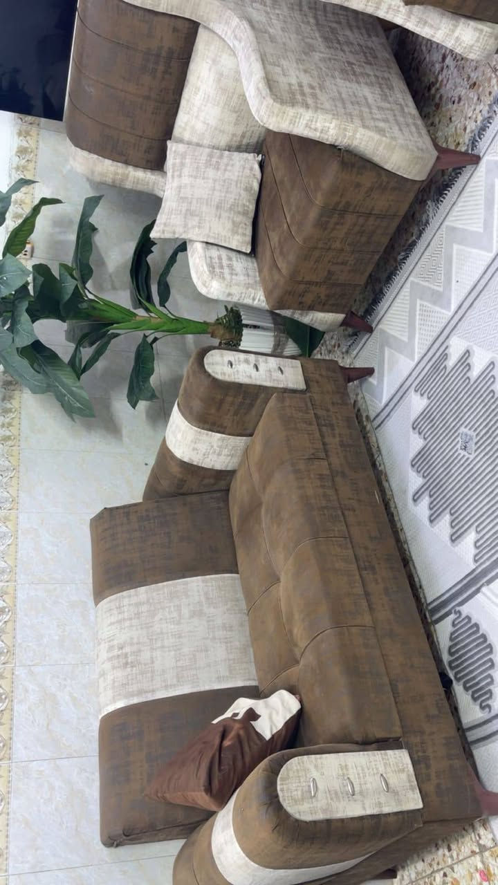 7 مقعد 💺  ثكيل مو سوكي  بدون ضرر  السعر  
240 ....*********** واتساب
