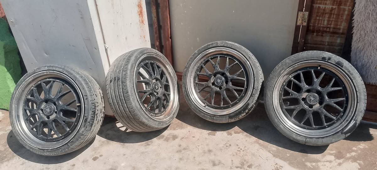 السلام عليكم ويلكم حجم 19 
سعر 275 بي مجال البصره الزبير***********
