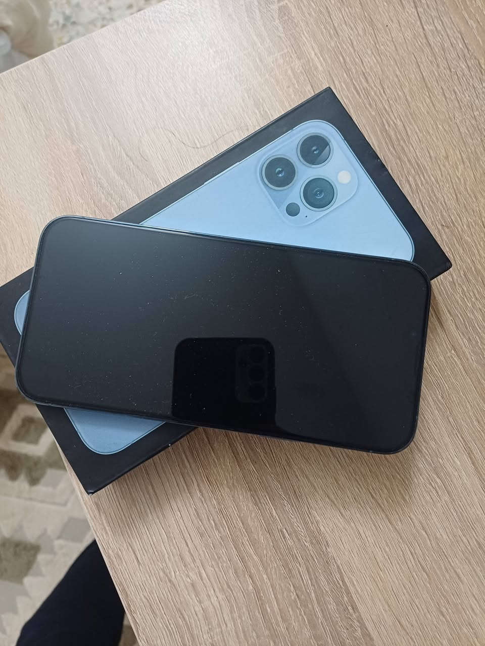 السلام عليكم ايفون 13بروماكس وتر بروف الجهاز اخو الجديد شرق اوسط ابد مامتعوب كارتونته وشاحنته كامل سعرة 750الف مكاني بغداد جديده ***********
