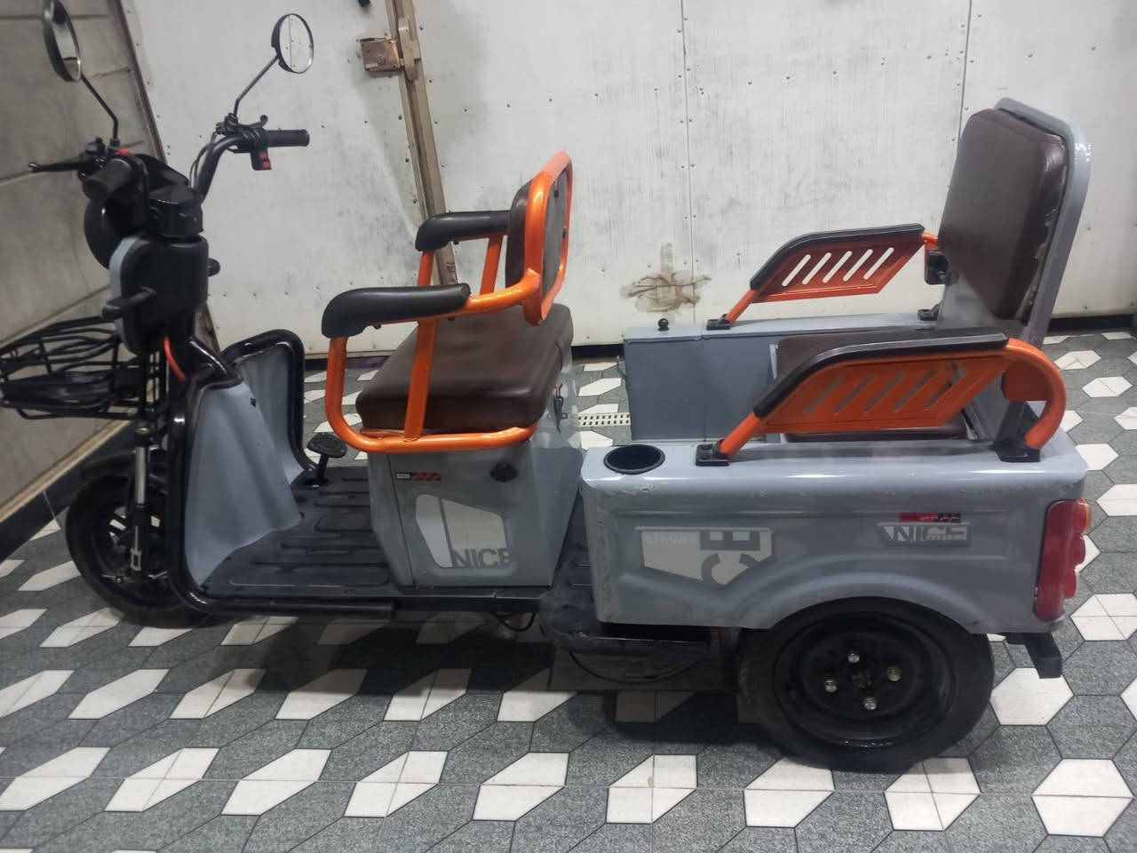 السلام عليكم
للبيع دراجه شحن بس بطاريتها تعبانه ب650 وبيها مجال للشراي 
للأستفسار اكثر اتصال علرقم ***********
