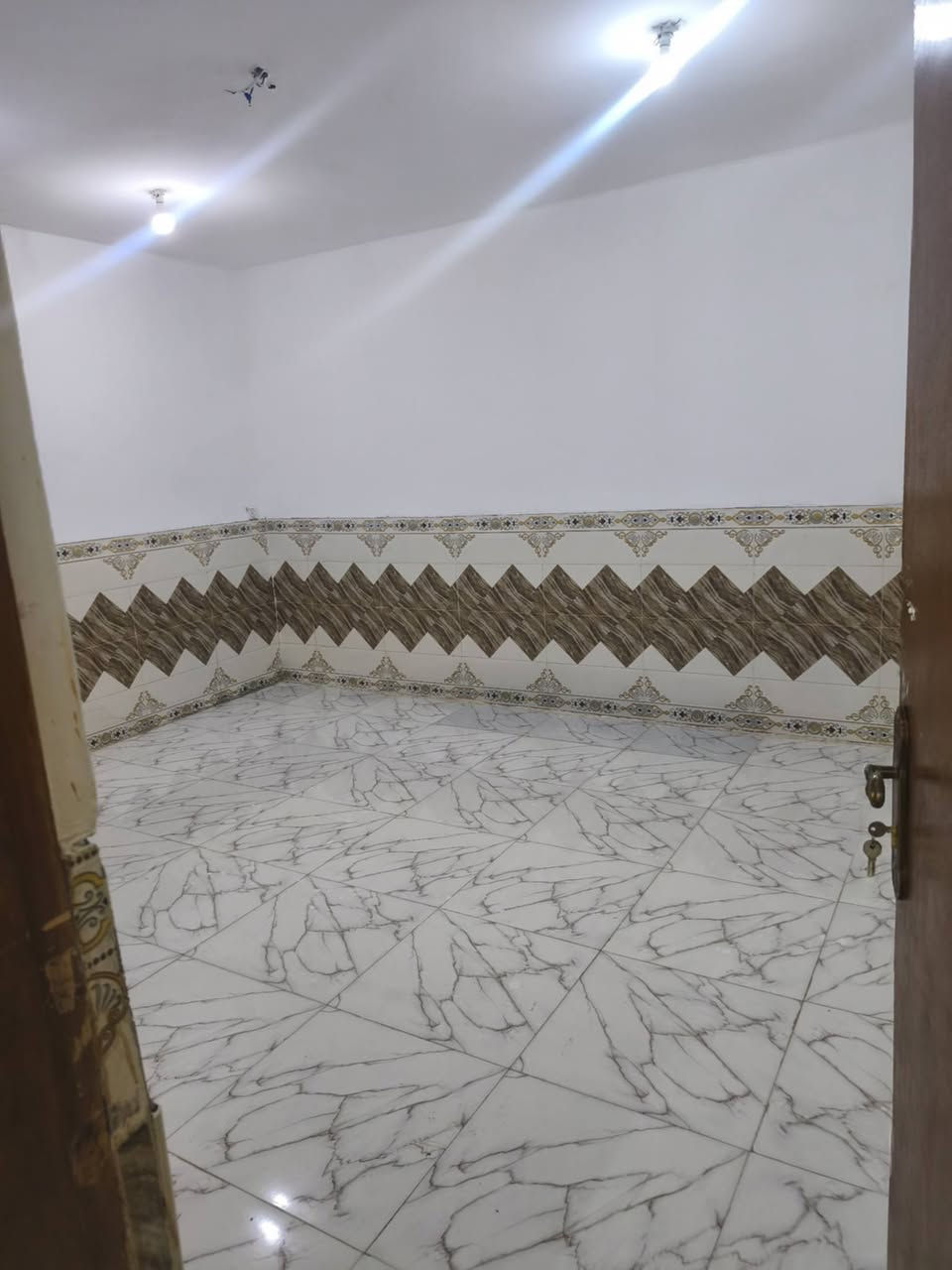 بيت للبيع 100م حي الحكيم بضهر الدبية سعر 32بي مجال ***********
