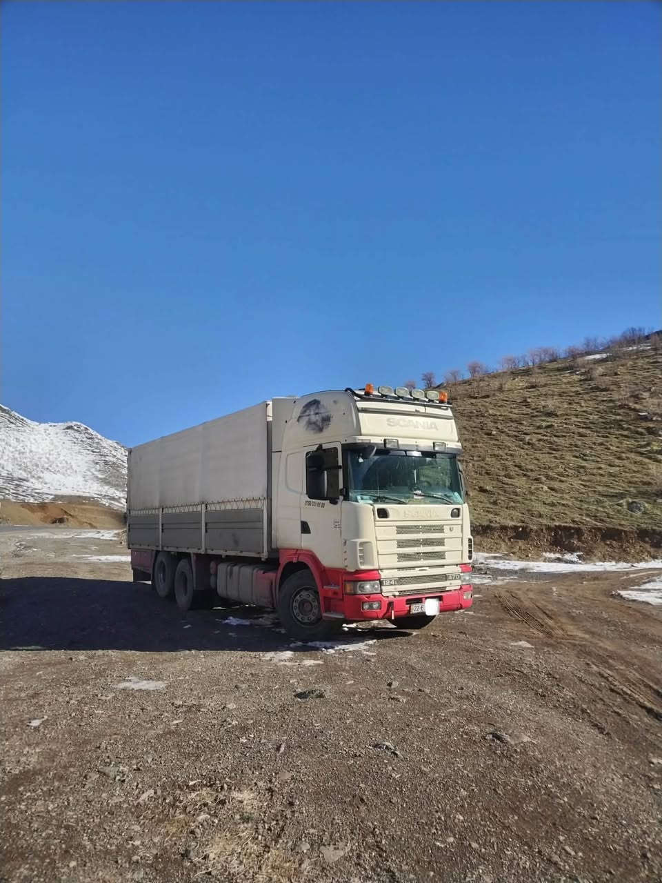 Scania 2003
سكانية لوري موديل ٢٠٠٣
سيارةكة بي سبوغ دةعامي لو دةعامي بةشةرت
مةكينة انجيك سور ٤٢٠حجم
گير عادية  
سحال تاك تاية لةسةنةويش سحال تاك تاية
تةبريد سارد و گةرم
ريتايدار
روبستونة
رةقةم و سةنةوي و هةزةي نوي جديد
تاي هةمووي نوية 
سيارةكة خاوينة ئي بن ئيشة
 گير مةكينة تةبريد ريتايدار بةناو كردن هةمووي بةشةرت 
 سيارة كل جديد
شوين سوران 
سعري ٢٥٢ وةرةقة مةعامالي تيدا
***********
*********** وتساب
  كةفالي حاجومةرانيش لةگةل سوران, أربيل
