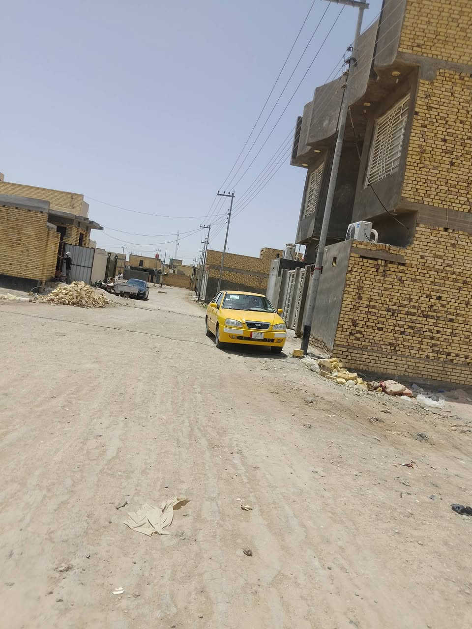 السلام عليكم بيت هيكل ١٠٠ متر خلفي ممر متر وربع كونكريت مسلح بناء درجه اوله مكانه كلش حلو أول شارع بعد المدارس إلي بنهاية شارع أبو لبنان شارع البيت  ١٢ متر ماء وكهرباء ومجاري باب البيت سكن متكامل طابو صرف الاتصال ***********
