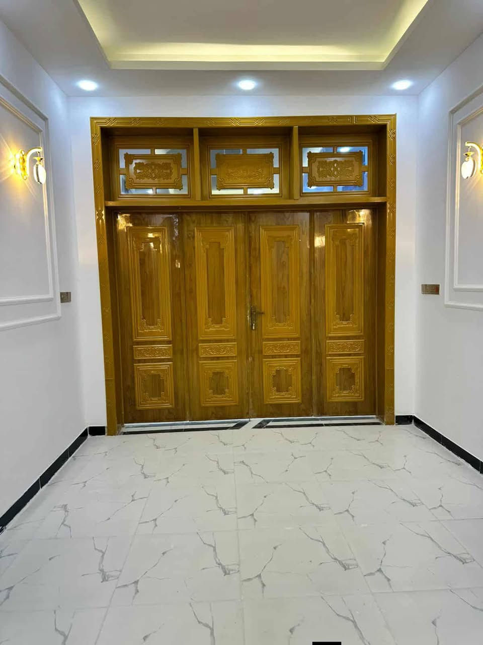 اللهم صلِّ على محمد وآل محمد مشتمل طابقين يحتوي على ثلاث غرف نوم في النواب قريب على الخدمي مساحته 100 اريدلي عائله صغيره ومرتبه للاستفسار الاتصال على الرقم ***********
