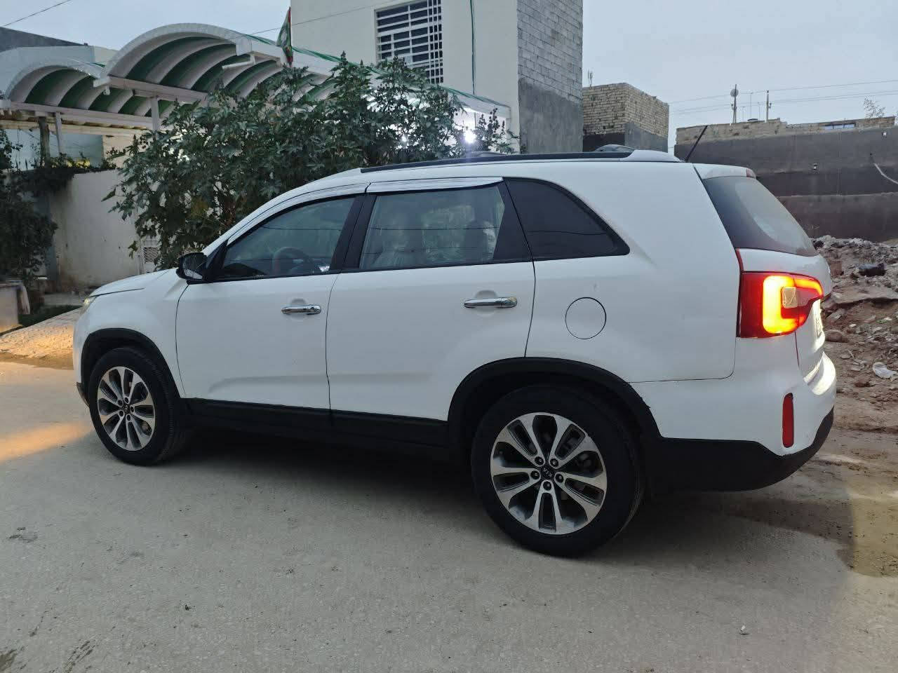 من رخصت مدير الكروب سورنتو ١٥ خليجي سته سلندر سبعه راكب ثلاث قطع تبريد بصمه رقم قادسيه مكان السياره عماره السياره متجايه مصبوغه عام السعر ١٢٥ ترهم مراوس أوباما جارجر خاص موجود واتساب ***********
