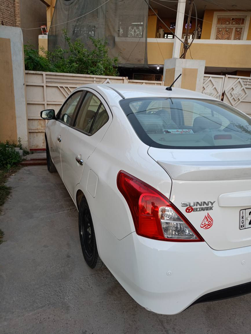 سني موديل ٢٤ للبيع ابيض رقم اربيل بدون حادث فقط دجة الباب أسفلها بالصورة موضح نقد وبيهة مجال بسيط جدا ماشية ٨٦  قابل للزيادة بغداد الاتصال ***********  سعر 125 ورقة بغداد, العراق
