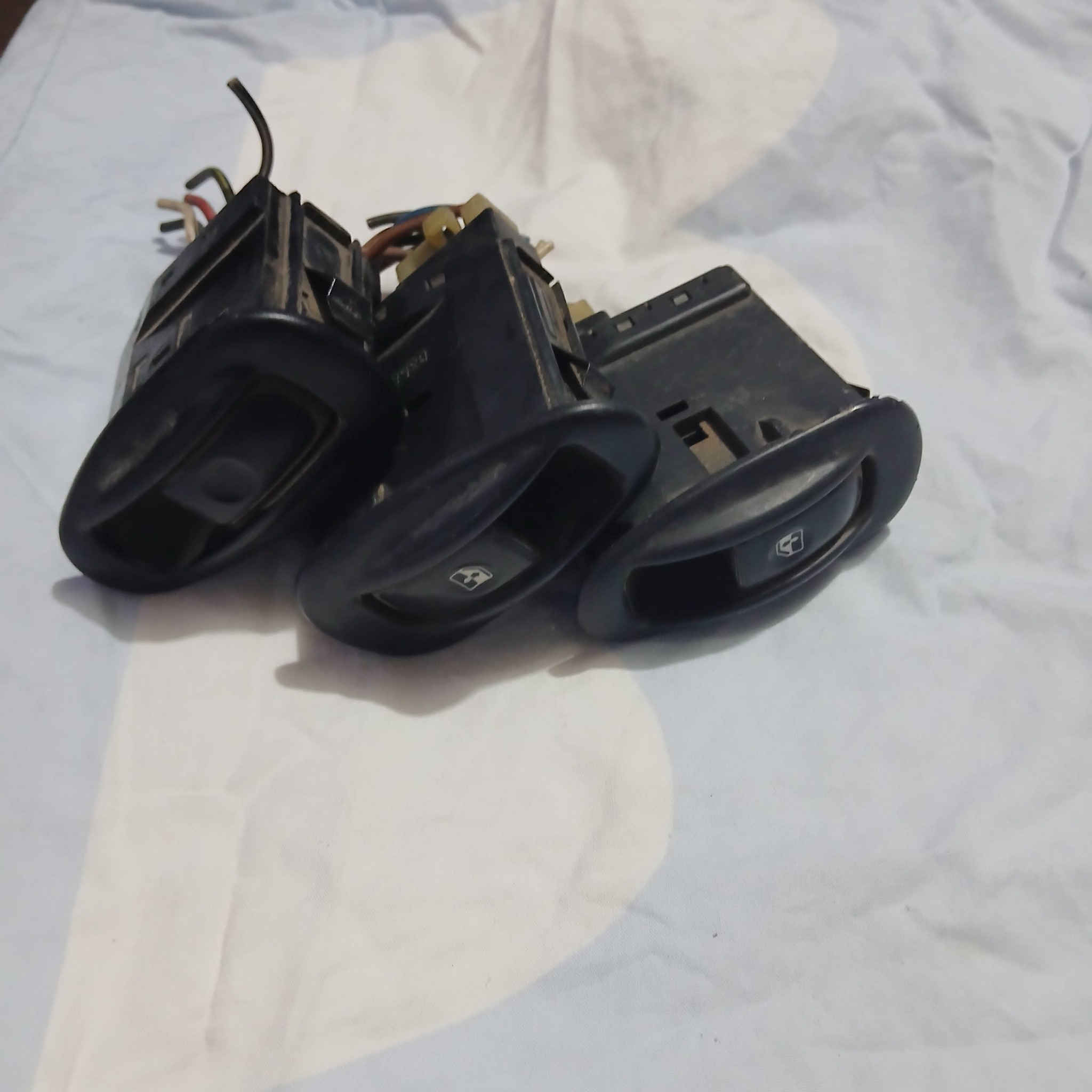 سلام عليكم دكمه مال جام سوناتا تو البيع 
سعر القطعه 5 الف
يوجد خدمة توصيل لجميع المحافظات العراق 
رقم واتساب 
***********
