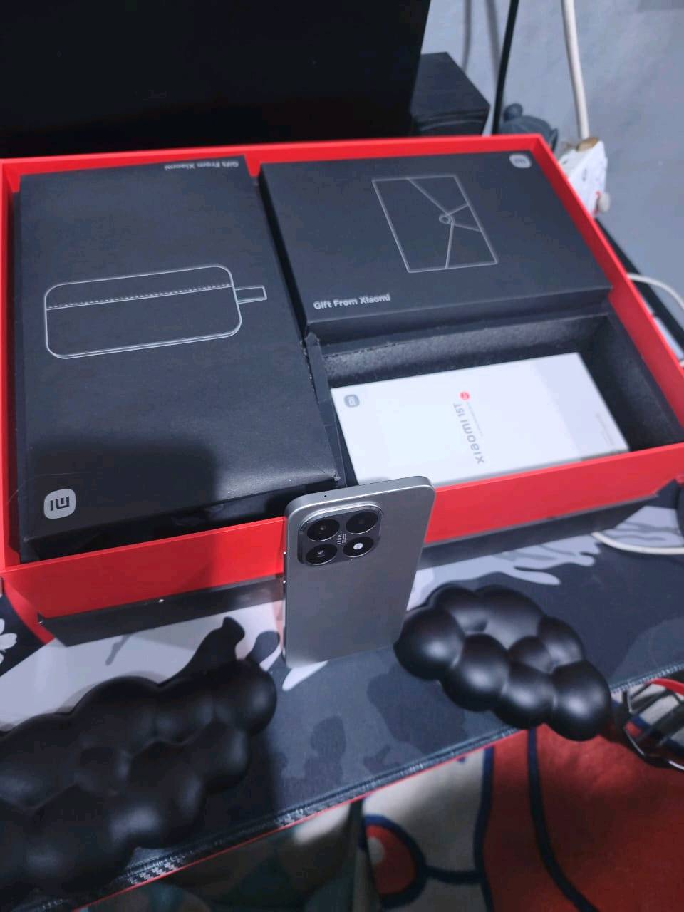 Infinix Watch S3 Plus
الشاشة AMOLED قياس 2.13 إنج
مقاومة ماء وغبار IP68
بطارية تدوم لعدة أيام
قياس نبض القلب والأوكسجين وتتبع النوم
أوضاع رياضية متعددة وإشعارات ومكالمات عبر البلوتوث
مواصفات هاتف Xiaomi 15T ويا بوكس الهدايا من شاومي جنطة ايد ودفتر ملاحظات وساعةة بطاريةة 100 عدد دورات الشحن 42 مستدم شهر الجهاز انفنكس
الشاشة 6.83 إنج AMOLED بدقة FHD+ وتردد 120Hz
المعالج MediaTek Dimensity 8400 Ultra
الرام 12GB 
الذاكرة الداخلية 512GB
الكاميرات الخلفية 50MP رئيسية 50MP تليفوتو 12MP واسعة
الكاميرا الأمامية 32MP
البطارية 5500mAh مع شحن سريع 67W
النظام Android 16 مع3 HyperOS
يدعم 5G بصمة تحت الشاشة سماعات ستيريو NFC ومقاومة ماء وغبار IP68