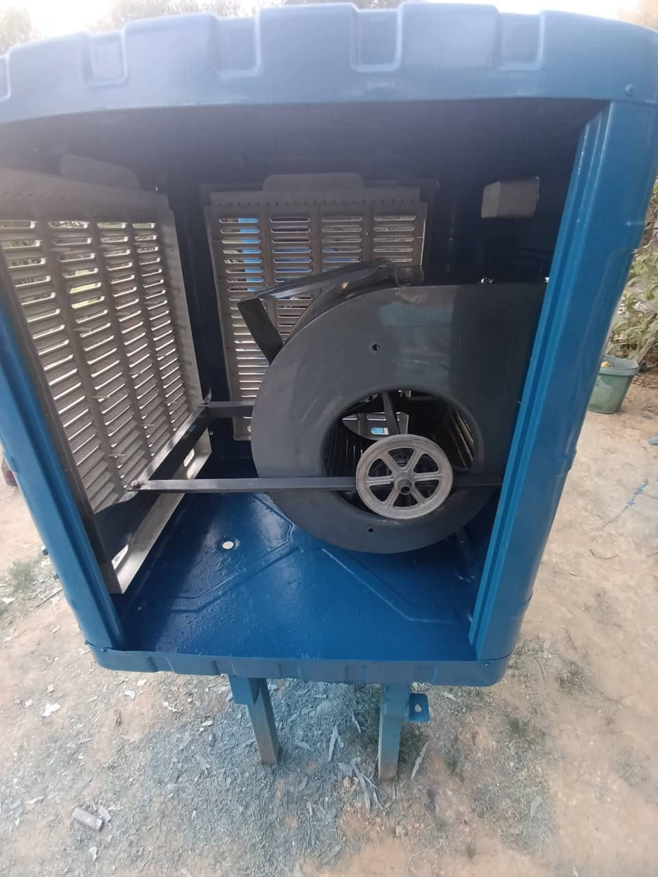 كشر مبردة ثقيل بوش جدد وحوض غميج وبب بلاستك سعر الواحد 65 الف 
مكاني حي العسكري شارع البزل ***********
