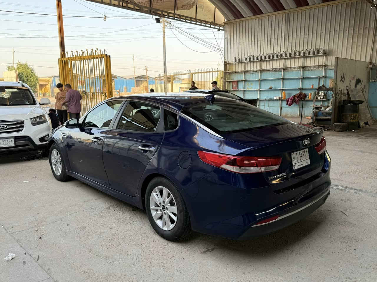 كيا اوبتما موديل ٢٠١٨ امريكي
بيها صبغ جاملغ وبنيد وباب السائق " كفاله من دواخل 
محرك 2400 كير اوتماتيك
رادر بالمري 
تحكم ستيرن جهتين
حساس خلفي امامي 
تحديد مسار
شااشه كار بلي 
قياده ذاتيه 
داخل اسود ملكي 
نضام ECO تقليل وقود 
3وضعيات قياده " 
ماشيه ً87mi 
محرك غير مفتوح ع الوضع الشركه
سياره جديده وجاهزه 
كير محرك مكفولات شرط الفحص وتراي اي مكان يعجبك 
حداديه وتخم تاير مكفولات وجديد 

بسعر جدآ مناسب       رقم بغداد بسمي تحويل مباشر سنويه لغاية ٢٠٢٨
بيع او مراوس 
***********
الشراي يتصل وبي خير ويدلل
مكان بابل القاسم
