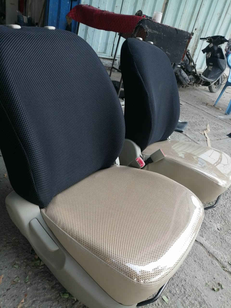 ١٥٠  ألف فقط اكرر ١٥٠  فقط كشنات زائد ارضيه مواد وعمل برغي ما تجيب نحله زائد مقاعد كنتارا نايلون كيج ٤٠ زائد أرضيه ثخين شرط فووووووول دوشمة الامير كاظميه شارع النواب بعد مكتب اليعقوبي بفرع *********** يوجد واتس اب
