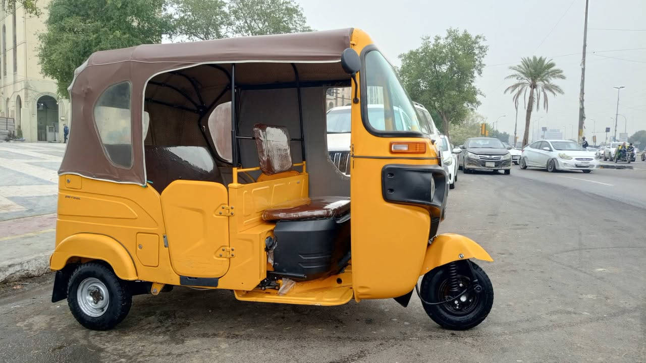 سلام عليكم عندي تكتك للبيع 2022 رقم وسنويه بيها طخا بجاملغ ليسار ومعمرا وصابغها صبغ عام الجماليا لشراي يخابر علا هاذا لرقم ***********
