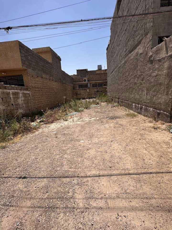 سلام عليكم قطع ارض للبيع مساحه 150 متر واجها 7ونص نزال 20 
العنوان الحسن العسكري ب زراعي مقابيل مدرسه التاجي الابتدائيه على الشارع لتواصل على الرقم ***********
