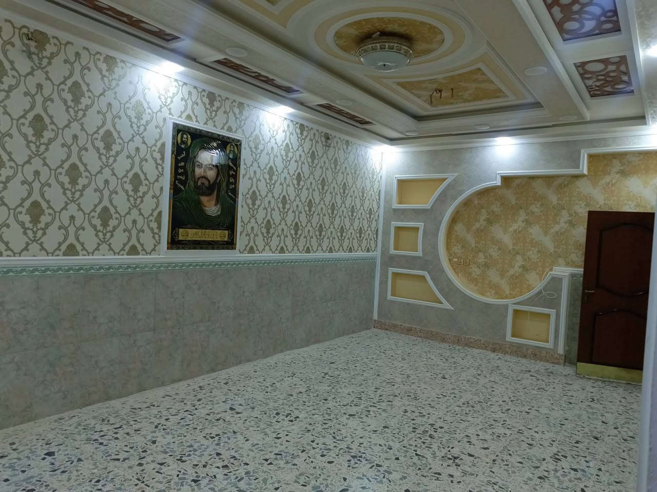 بيت للبيع منطقة دؤر الشؤون قرب سدة الكوت المساحة 200م***********
