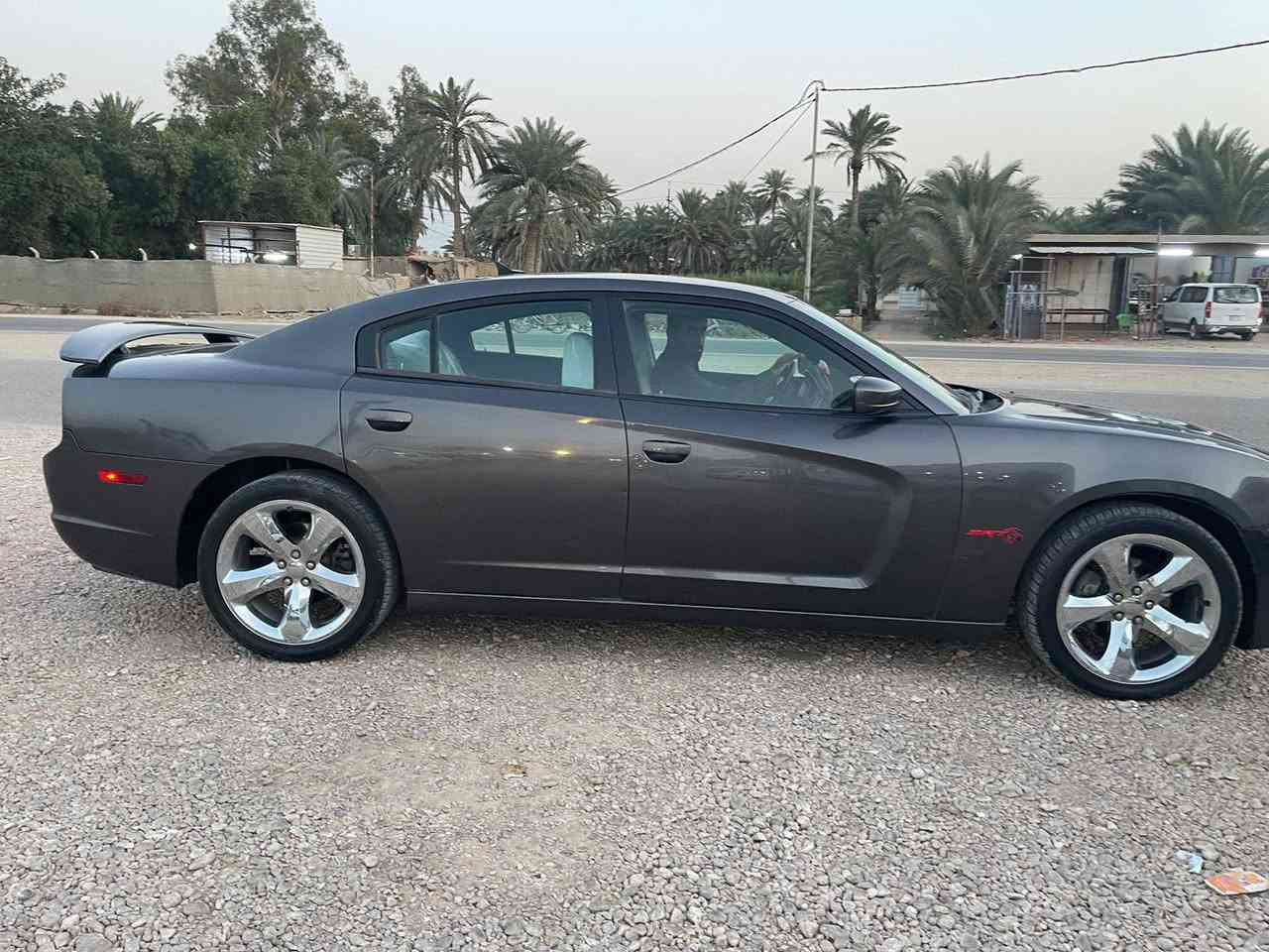 سلام عليكم خوان جارجر موديل 2014
مكينه 3600 مراوس ب وبتمه من موديل 12 فما فوق.    
سياره رقم بغداد بسمي رقم نكليزي دولي 
***********
