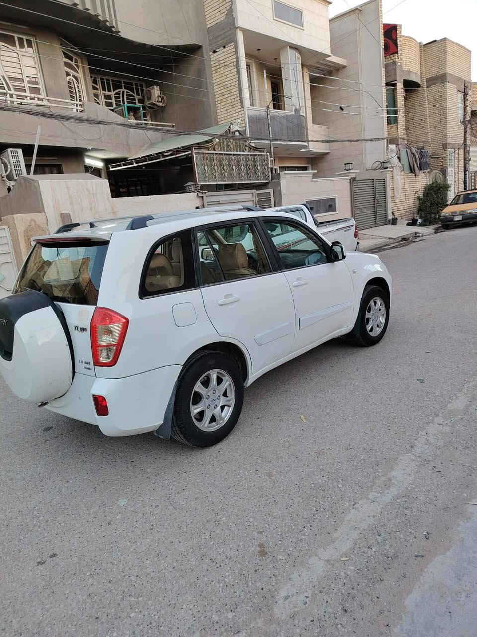 السلام عليكم 
تيكو موديل ١٣ كفاله كير ومحرك تبريد تدفئه وي السويج كهربايئات كلها شغاله حداديه جديده تخم تايررات جديد لاضربه ولاصبغ ولاتبديل جاهزه من كلشي شرد التحويل السعر ٦٣ وبيها مجال عنواني بغداد الكرخ الاستفسار اتصل ***********
