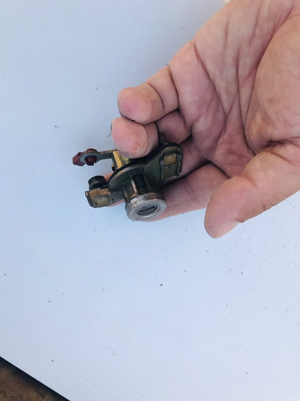 السلام عليكم 
غراض للبيع كورلا نواعم مع اربع بيبان النترا مع صندوق لون بلاديات ابيع شلعة كامله للاستفسار اتصال ع الرقم ***********
