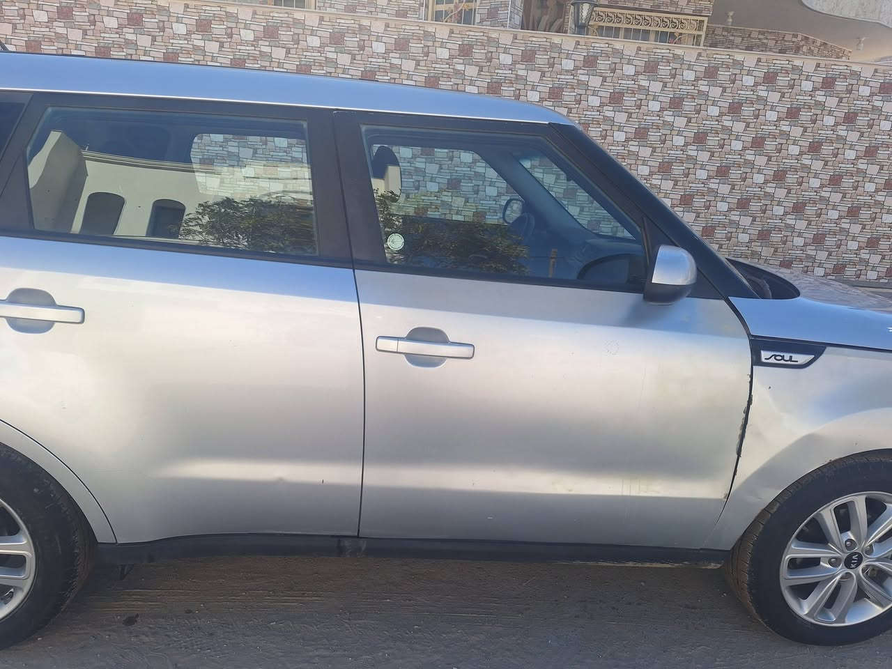 سلام عليكم
كيا صول ٢٠١٩ وارد أمريكي محرك ٢٠٠٠ gdi
مواصفات شاشة كبيرة مع تحكمات ستيرن 
كاميرة خلفية واحدة
حساسات لجميع كهربائيات ستيرن بالإضافة حساس عجلات
ماشية ٥٥.٢٠٠ مايل حقيقي  استخدام شخصي قليل
حادث بسيط موضح برقم الشاصي المرفق
مع طخة بسيطة باب سايق موضحة بالصور
سنوية باسمي رقم السيارة بغداد
مكاني محافظة بابل حلة رقم الهاتف *********** 
السعر $135
