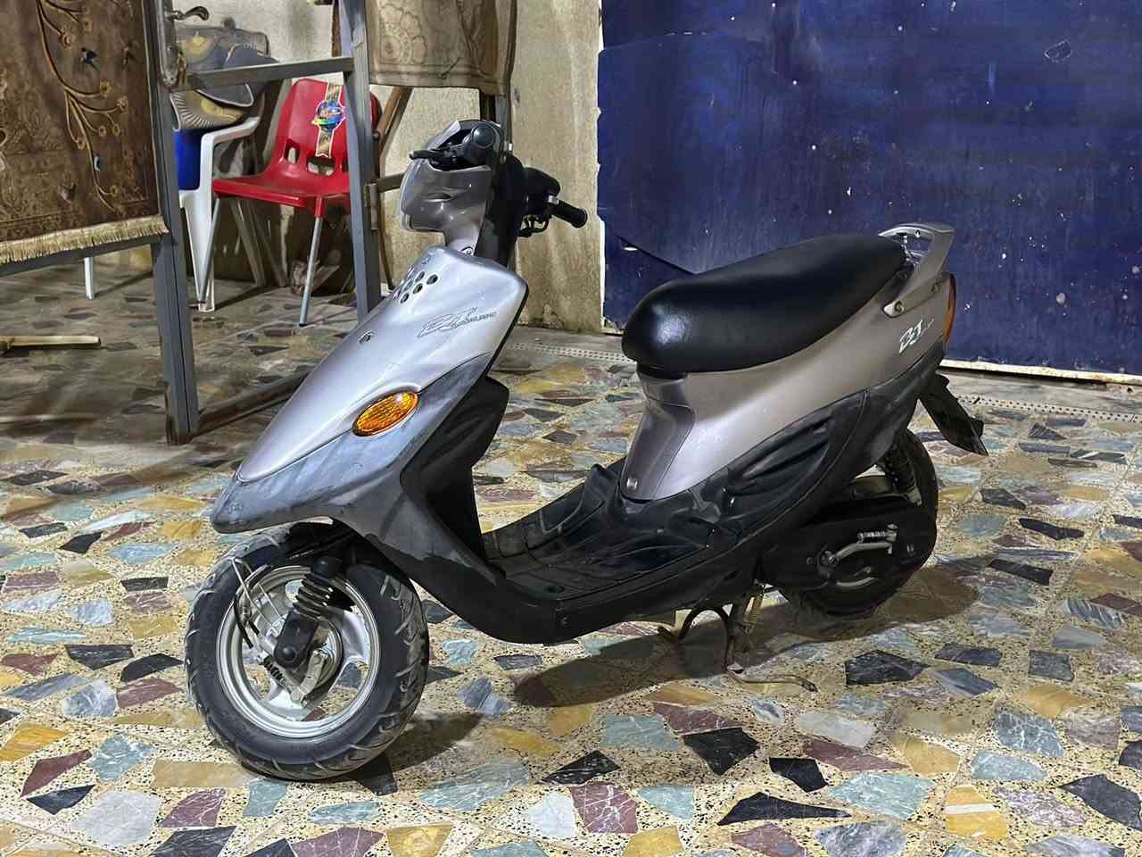 سلام عليكم العزاز دراجه ام9للبيع جديده صالها فتره من طالعه من لوكيل دراجه كلش نضيفه للبيع ب900 وبيها مجال وهاذ رقمي ***********
