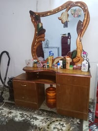 غرفة نوم مستعمله للبيع كامله يحتاجله شغلات بسيطة 07707981330