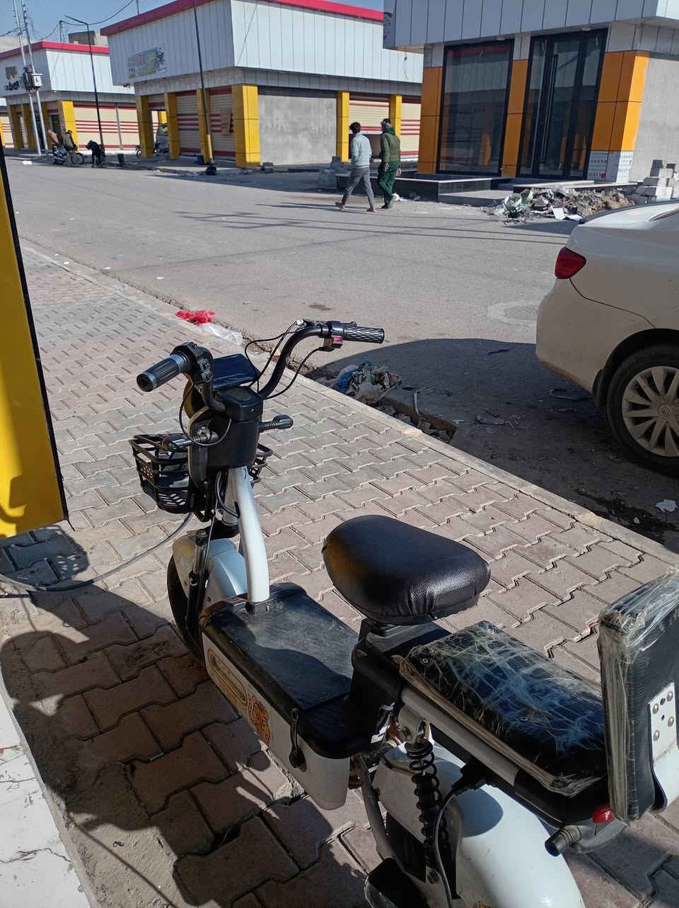 السلام عليكم بايسكل شحن حجم 14السعر150 وبي مجال رقم الهاتف ***********
