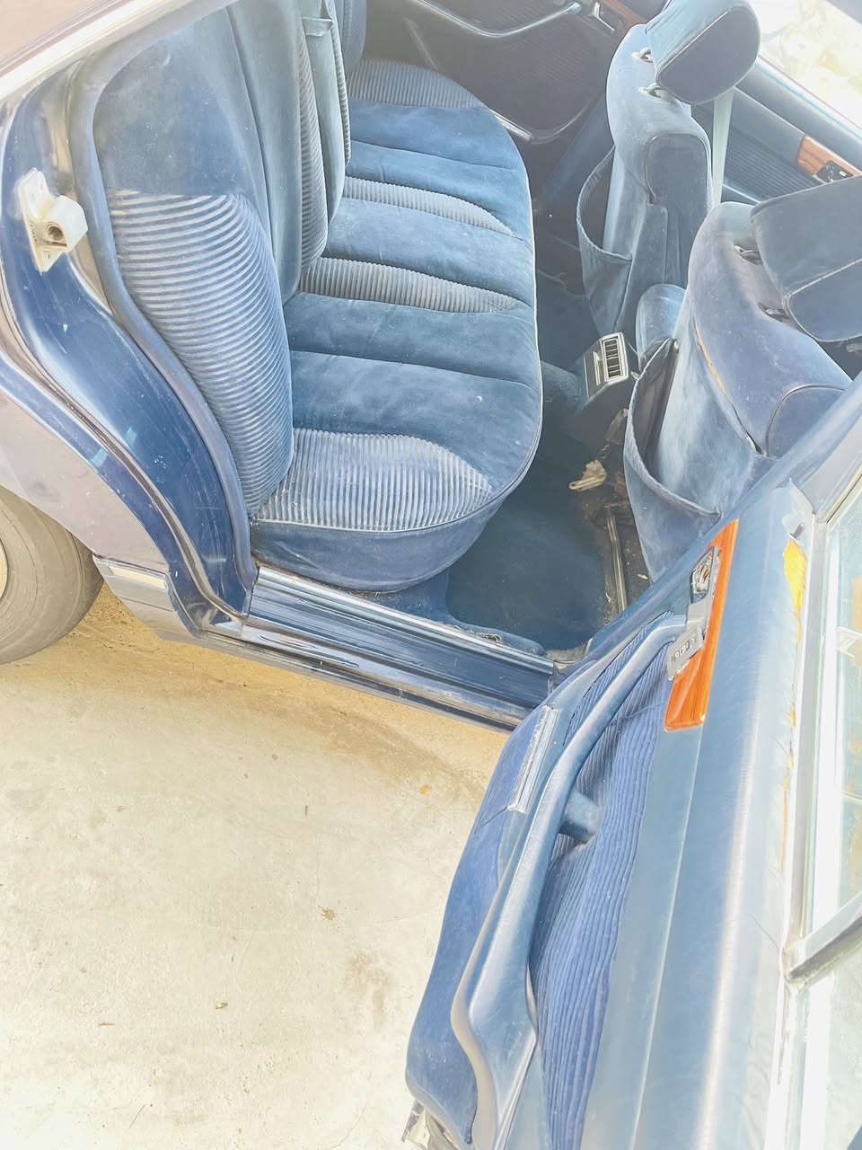 سلام عليكم شلونكم شباب مرسدس رئاسي للبيع او مراوس حسب لقناعه لو نيلي مكينه كير بلاد خير من الله لا تنقيص ولا تبخير رقم بغداد نكليزي لا ضربه ولا طخه بيه بس بل باب معجون  او بيه معمرات هلالت فقط لباقي كلشي مابيه دامه كامله للمكينه سيارة خير من الله كلشي مذب عليه كسل كاردن جديد خير من الله سعر 65 او بيه مجال بصيط مكان سياره ديالى بعقوبه مامتواجد عل فيس دك او بيك خير او ادلل ***********
