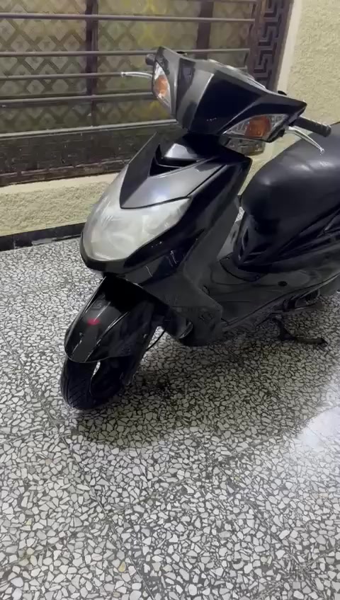 السلام عليكم 
دراجة سكنس فحل كابريتر للبيع
الدراجة مكفولة من كلشي نظيفة مابيها أي عيب كهربائيات كلها شغالة اشاير وكلشي مكينة ناعمة ونكرة سلف بس الباتري ضعيف اني ما شاحنة كفرات كلها مختمة واحد على واحد ☝️ شلعتها مو قوية بس بيها معدل الدراجة شرط بلادي
 مكاني بغداد المشتل رئاسة المعلمين قرب الأمين
الرقم *********** موجود وتساب او هاتف 
المو شراي لا يتعبني لئن مستعجل على البيعة والله 
السعر 600 وبيها مجال ومن تجي سهلة بالخدمة تحياتي
