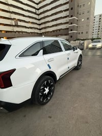 سورنتو 2025  بنوراما كشنات جلد تدفه تبريد  ماشيه 28  الف  07827091988