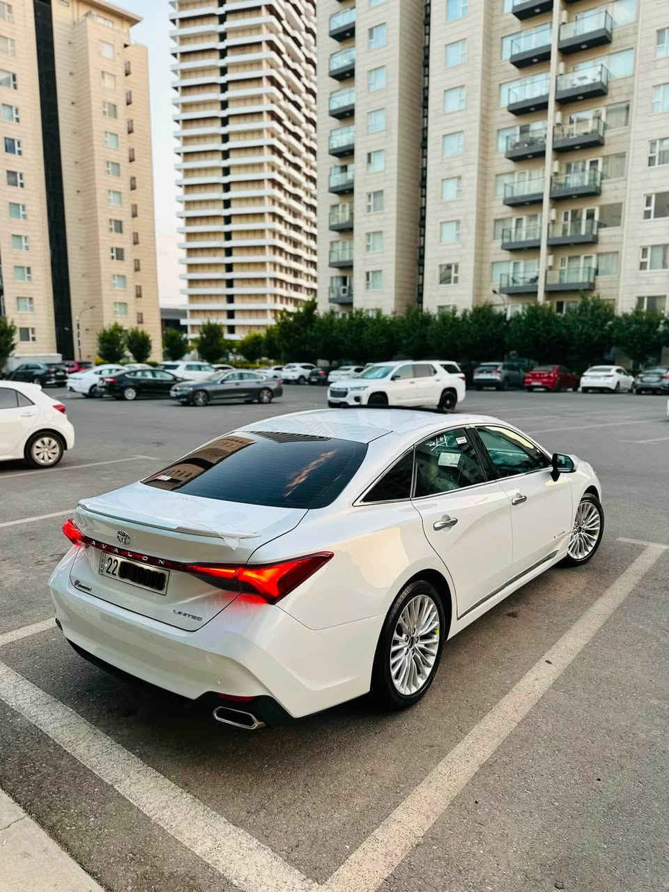 ﷽
أفالون 2019 ليمتد (AVALON 2019 LIMITED) 📦
خليجي درجة أولى
سفر / وكالة جيهان
المسافة المقطوعة: 89,000 كم
البصمتين (الريموتين) الأصلية موجودة
فول مواصفات (أعلى فئة):
 بصمة (تشغيل ودخول ذكي)
 فتحة سقف (سلايد)
 بروجكتر زجاجي (داتاشو / HUD)
 نظام صوتي JBL
 رادار أمامي وخلفي
 رادار تحديد المسار
 أوتو ستوب (Auto Stop)
 أوتو هولد (Auto Hold)
‎ حساسات
 مقاعد تبريد وتسخين
 شاحن لاسلكي (Wireless Charge)
 ذاكرة خزن المقاعد
 جلنط بصمة (بريك إلكتروني)
 مثبت سرعة (تحديد سرعة)
 مقاعد خلفية مزودة بهيتر (تسخين)
 والعديد من المواصفات الأخرى...
ملاحظات السيارة:
 أربع إطارات بلاد أصلية من شركة (Bridgestone)
 بشرط من الدعامية للدعامية (بدون حادث)
 خالية من تعديل البارد (PDR) وبدون صبغ، عدا تعديل بسيط جداً على خدش في الدعامية الخلفية.
 المحرك والقير بشرط.
 الهيكل والمكفولية بشرط (بدون أي طقطقة أو أصوات).
للمزيد من المعلومات يرجى الاتصال على الأرقام التالية:
📞 ***********
📞 ***********.
