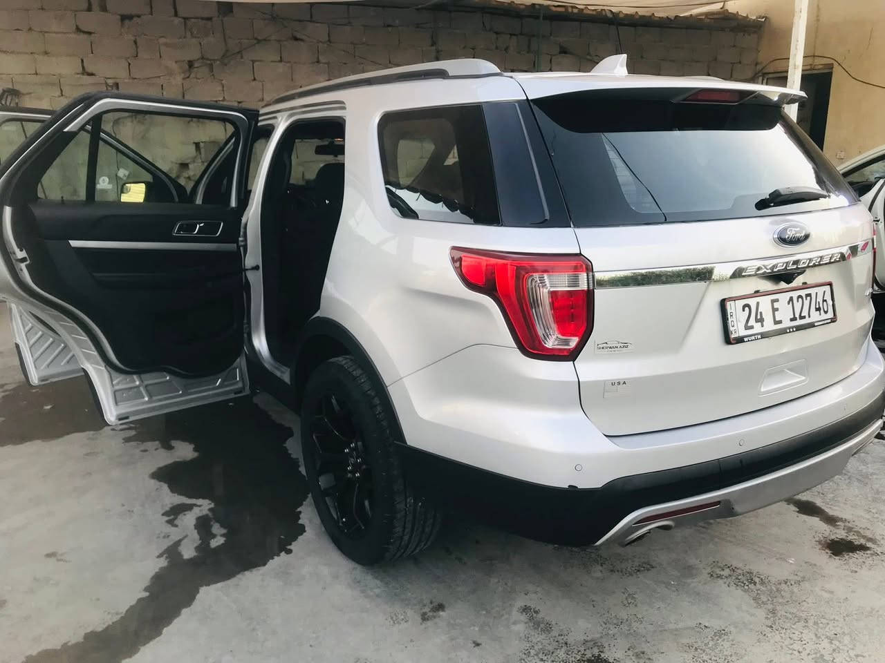 اكسبلورر  2017 رقم دهوك حادث جدا بسيط بدون ايرباك بدون صبغ بدون تبديل سياره نظيفة 175 ورقة مكانها بغداد  ***********
