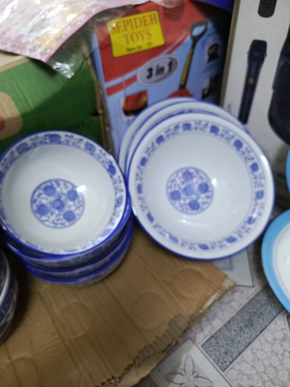 تعلن مكتبة حسين عن وصول وجبه جديده من كاسات فرفوري وماعين الخشن بنسب الاسعار قطعه ب1500 وقطعتين ب2500دينار 
العنوان شارع المدرسه قرب محطة ماي ارو نبع الفرات واتساب ***********
