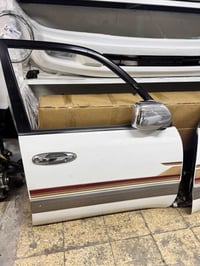 تتوفر ابواب كامله كهربائيه لاندكروز 2007 خليجي GXR  فول كامل.  زيرو. ج...