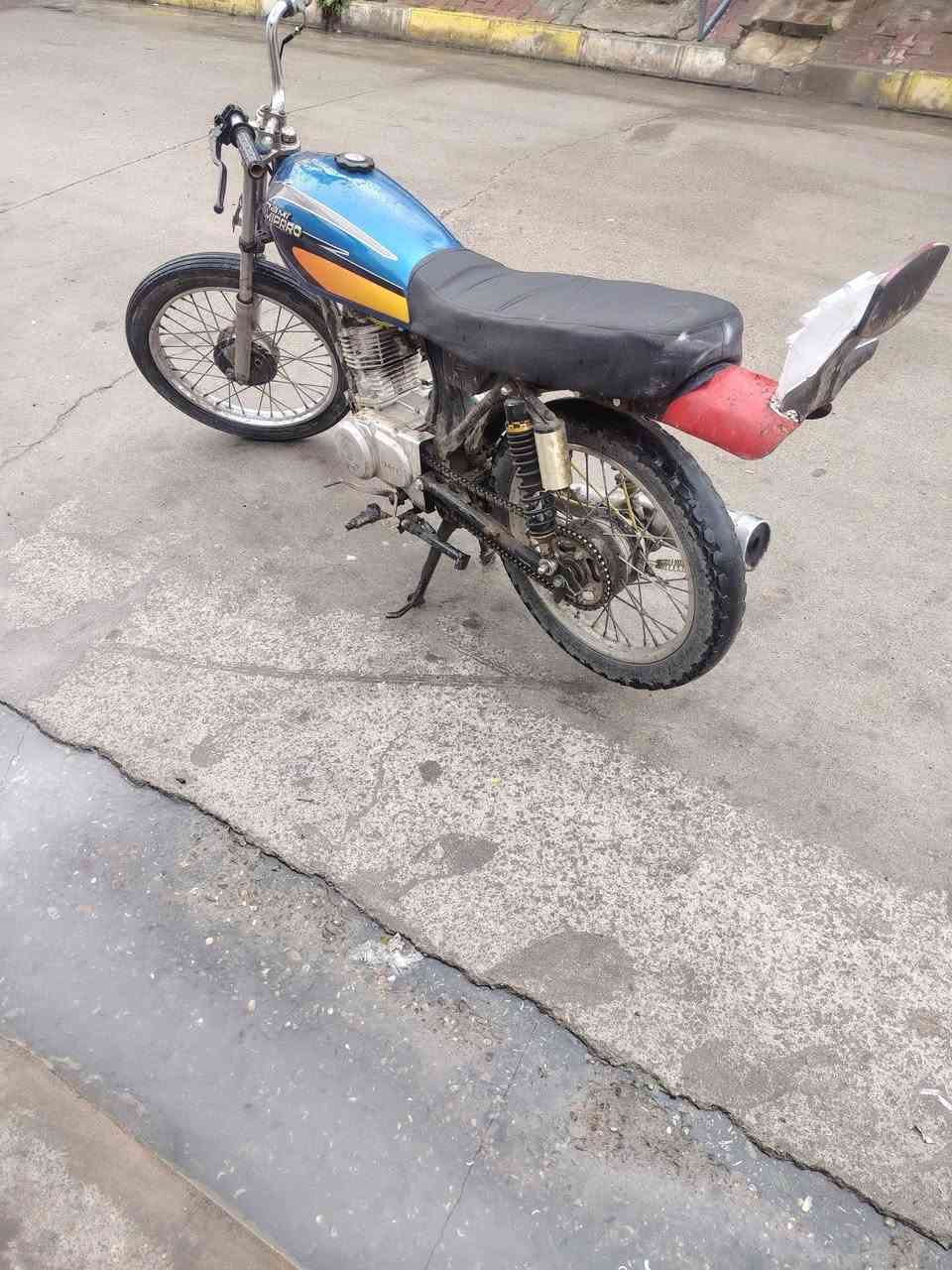 السلام عليكم دراجه للبيع سعر 200 بي مجال شراي اتصال لوتي 🩴 (***********)
