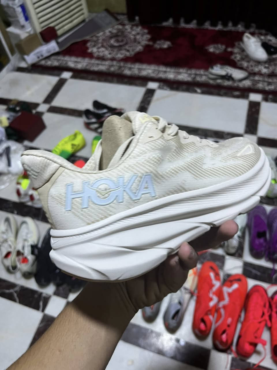 حذاء hocka  قياس 41 طول قدم 26 سم ڤيتنامي شرط كوالتي جداً عالي واتساب *********** أو ماسنجر السعر 75 وبي مجال للشراي
