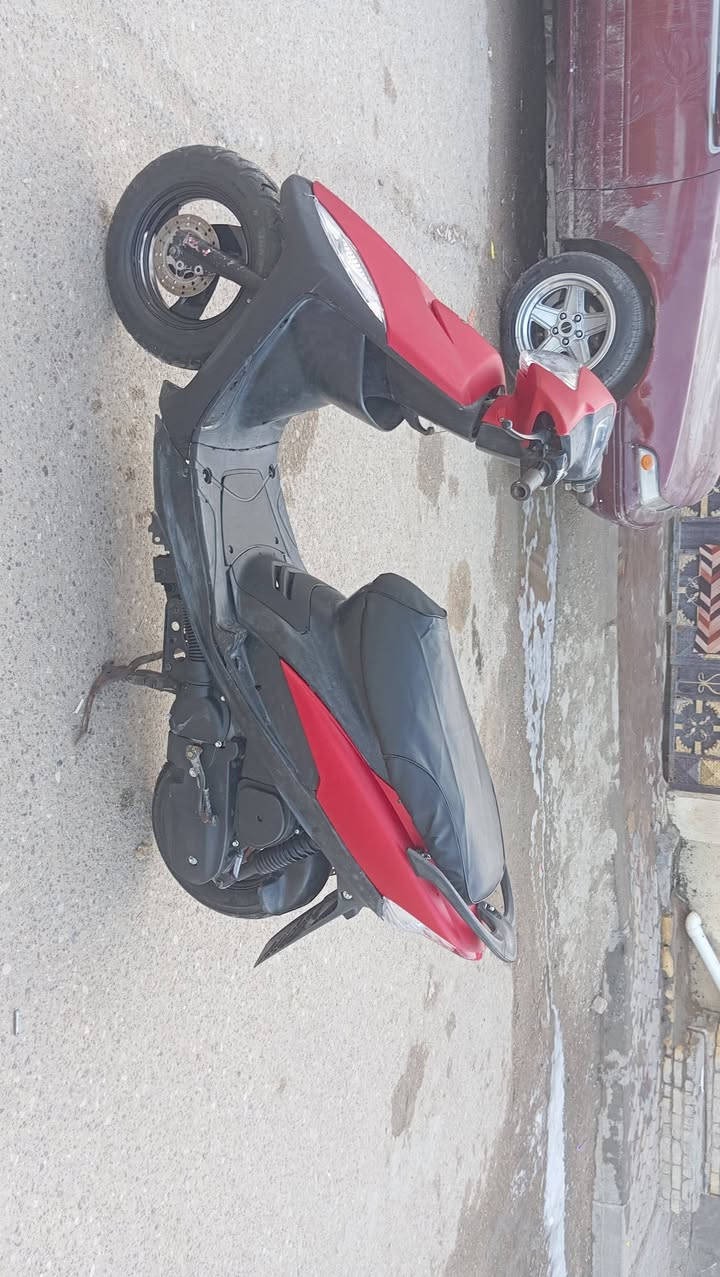 السلام عليكم دراجه ماكس عدله نضيفه كله شغال من الايت للبكلايت مفتوحه بس بستم السعر خاص  المكان الناصريه مركز  الرقم***********
