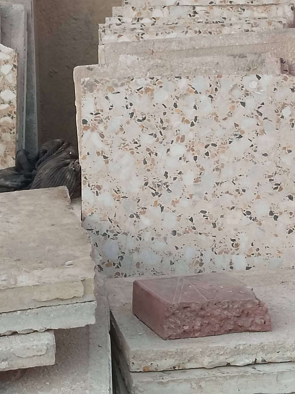 كاشي البيع مستخدم قليل شرط نضاف مكان ناصرية زدناوية رقم موجود واتساب ***********
