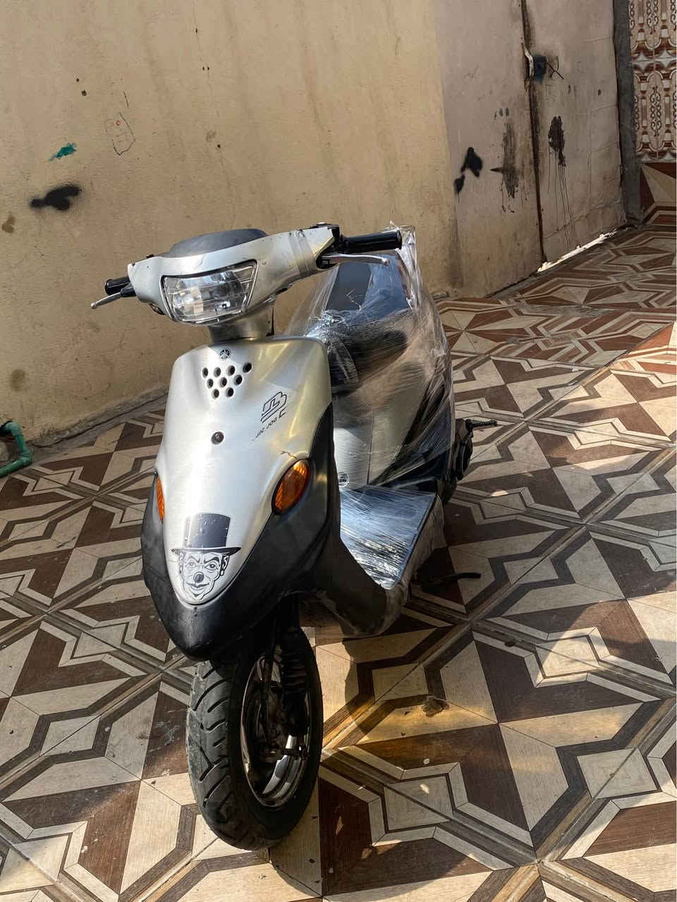 دراجة تسع زروف حلوة  ونضيفة مكينة ناعمه كلش  اشاير لايت هورن كلها شغالة تخم تاير جديد مكينه مامجفتها وانت تجي وتفحص نقصها فقط باتري  وكفر مختم مو تجاري سعر350 بي مجال مكاني بصره قبلة *********** البصرة, العراق
