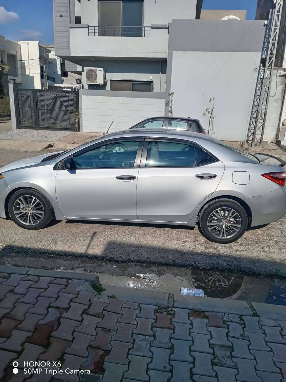 السلام عليكم للبيع تويوتا كورلا مديل 18 ضررها قطعتين جامرلغ وبنيد بدون دواخل بدون شاصي 
سعرها 138 مكاني كركوك دفتر بانزين بيها 
***********
