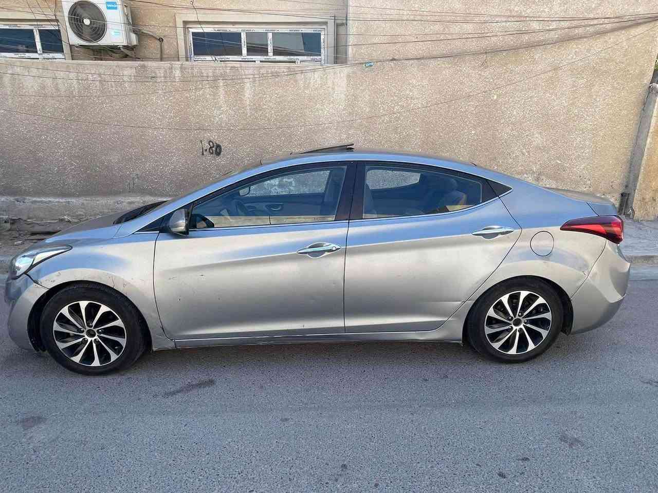 السلام عليكم 
النترا 2016 خليجي محرك 2000 دوش
فول عدا البصمه GLS 
سلايد روف 
مري كهرباء +اشاير
كشافات لد عدسه 
تحكم ستيرن شاشة اعطال 
مثبت سرعه 
مانع انزلاق 
تبريد قطعتين
ثلاجه 
بيها باب مبدل عكس السايق فقط والباقي موضح بالصور بس صبغ يرادلها 
أبيع على وضعها وانت تكملها يرادلها ترتيبات 
السعر 93 للاستفسار الاتصال على الرقم *********** بغداد, العراق
