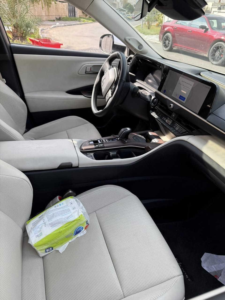 السلام عليكم تويوتا كراون ٢٠٢٥ خليجية وكالة عبد اللطيف داخل صيانة ساز بلكامل مكفولة حتى من الشخط رقمها حلو ومكرر وباسمي فول موصفات بريميوم كشنات جلد وكهرباء الامامي والخلفي وحساس امامي وخلفي وبردة كهرباء فتحه شاشة كبيرة رادار توقف ذاتي السيارة فول موصفات السعر 36500 دولار التواصل ***********
