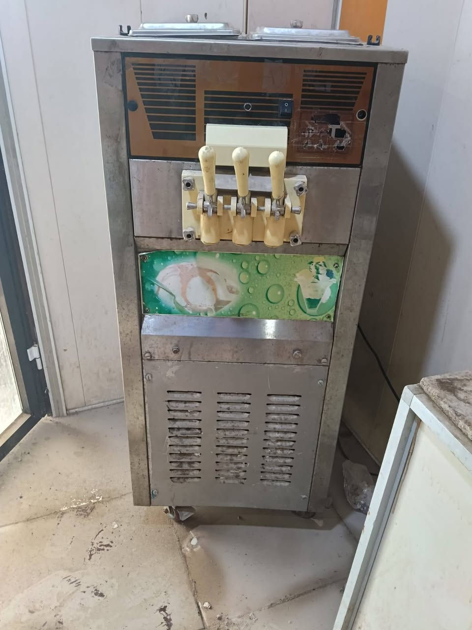 مكاين موطا  البيع معا واحد مكينة ازبري مكان القرنه الشرش ستفسار تصل عل رقمه *********** او ***********
