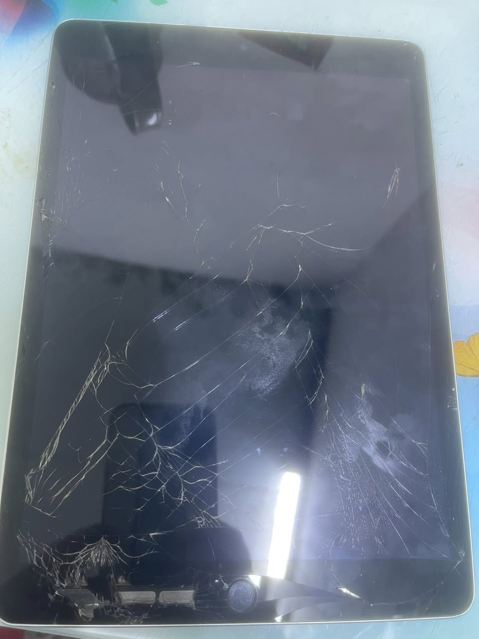 ايباد 9 مثل ماواضح  مامفتوح بس بلازمه مكسوره مكانه الزبير


**إذا كنت صاحب هذا الإعلان وتريد حذفه لأي سبب، رجاءا أرسل رسالة إلى الدعم الفني**