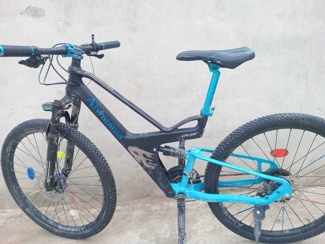 اسلام عليكم 
للبيع بايسكل كلشي كامل بي جديد تأتيرات جدد استوبات كامل كير مكينا شغال 
مكاني موصل جانب الايمن شراي يخابرني تدلل 
***********
***********
