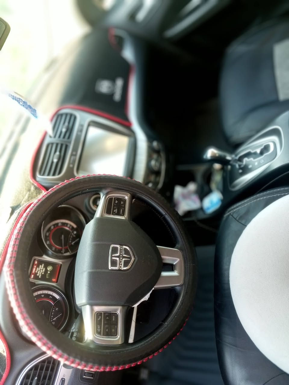 دودج جورني 2019 فئة كروز رود اعلى فئة   
--------------------
مواصفات السياره:-

- 7 راكب .

- محرك 6V 3600 .

- تبريد 3قطع ثلج.

- نظام سلامة ABS.

- ⁠السياره وارد امريكي 

- مثبت سرعه.
- شاشة جبيره.
- بصمة تشغيل 
- ماشيه 82 ميل 
- رقم اربيل   باسمي شرط تحويل.
- كاميرا خلفية.
- أضوية LED.
- كراسي جلد.
- مرايا كهربائية.
- مدخل AUX/USB.

السعر.  اكتب بل تعليق تم يصلك السعر 

- حادثة كلش بسيط الدعاميه من جه السايق   تراسلني واتساب ارسله الك.
- السيارة نظيفة مالت بيت وكلش مداريه ومحافظ عليه وبالواقع احله من الصور بهواي وما تحتاج دينار كاملة وجاهزة.
رقمي ***********
- سيارة مكانه صلاح الدين
