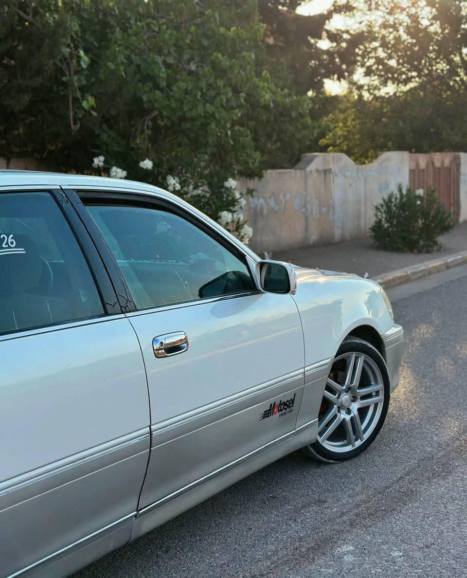 بڕاوە بڕاوە بڕاوە
مەلیکە ٢٠٠١
D4 گەورە 
175
گێرو مەکینەی بەشەرت دەعمو لێدراو بەشەرت قرچێکی پێشی هەیە زۆر نیە بستێکە ماباقی بەشەرت 
شوێنم بازیانە 
*********** السليمانية, العراق
