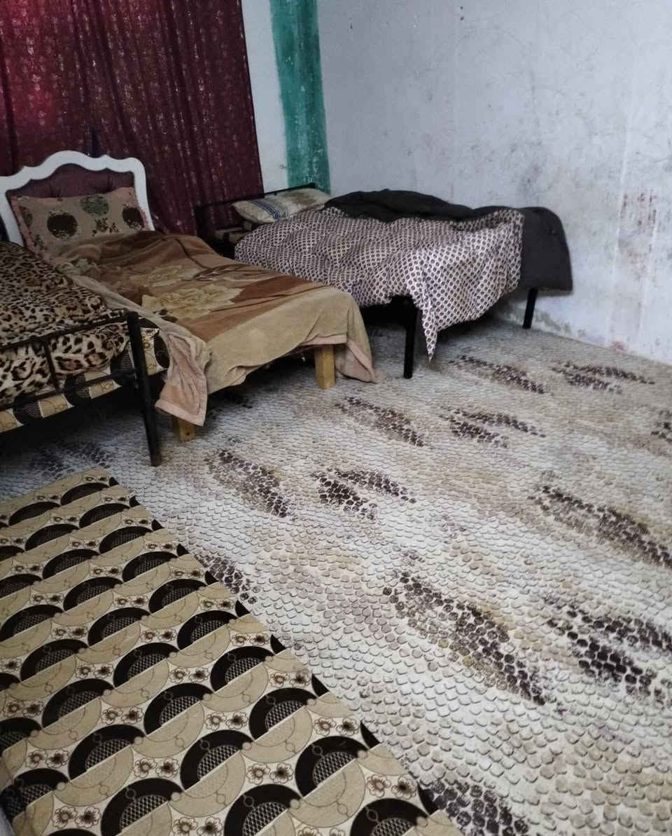 بيت زراعي للبيع المساحه ٢٠٠متر بناء غرف ٢ وصاله ودوانيه ومطبخ ومجمع صحي خارجي وداخلي خدمات ماء مدارس مستوصف شوارع مجاري كامل من كل الخدمات المكان الشطره البدعه خلف المستوصف السعر ٣٠ بي مجال ‏‪***********‬‏وات ساب

